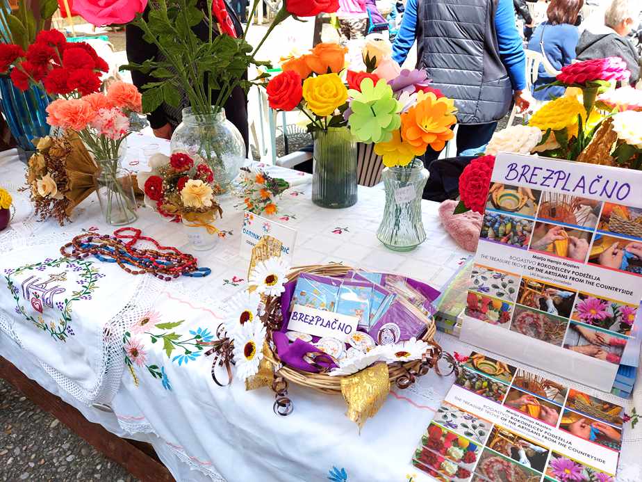 Prvi nastop Škarjic: ko je novo društvo zasijalo na Dobrotah slovenskih kmetij 2025