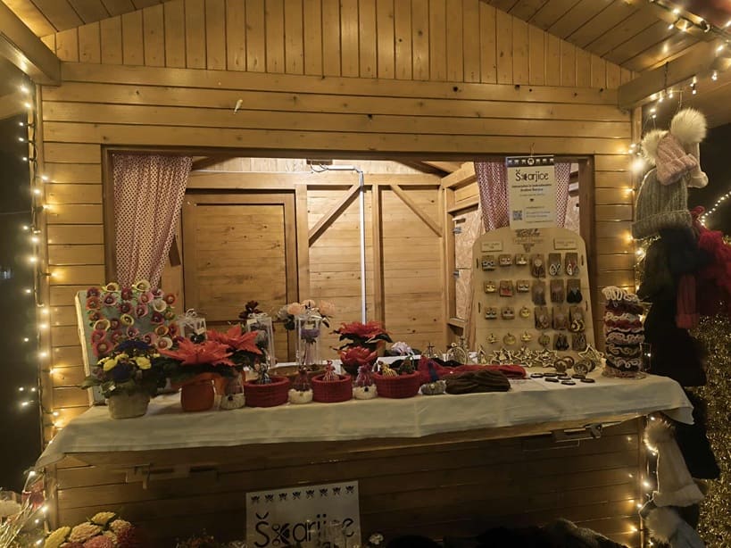 Škarjice pod zvezdami: ročno ustvarjanje v prazničnem Kidričevem